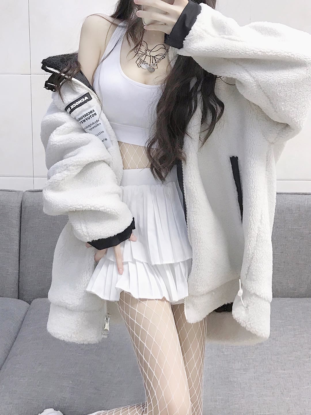 超嫩的超短裙白网袜膝盖粉红小姐姐